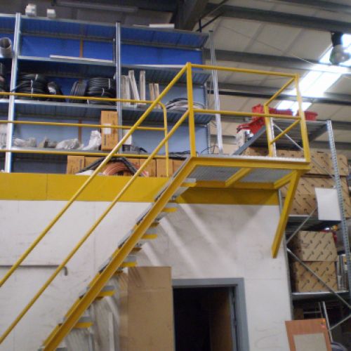 Parte superior del interior de la nave con acceso desde escaleras